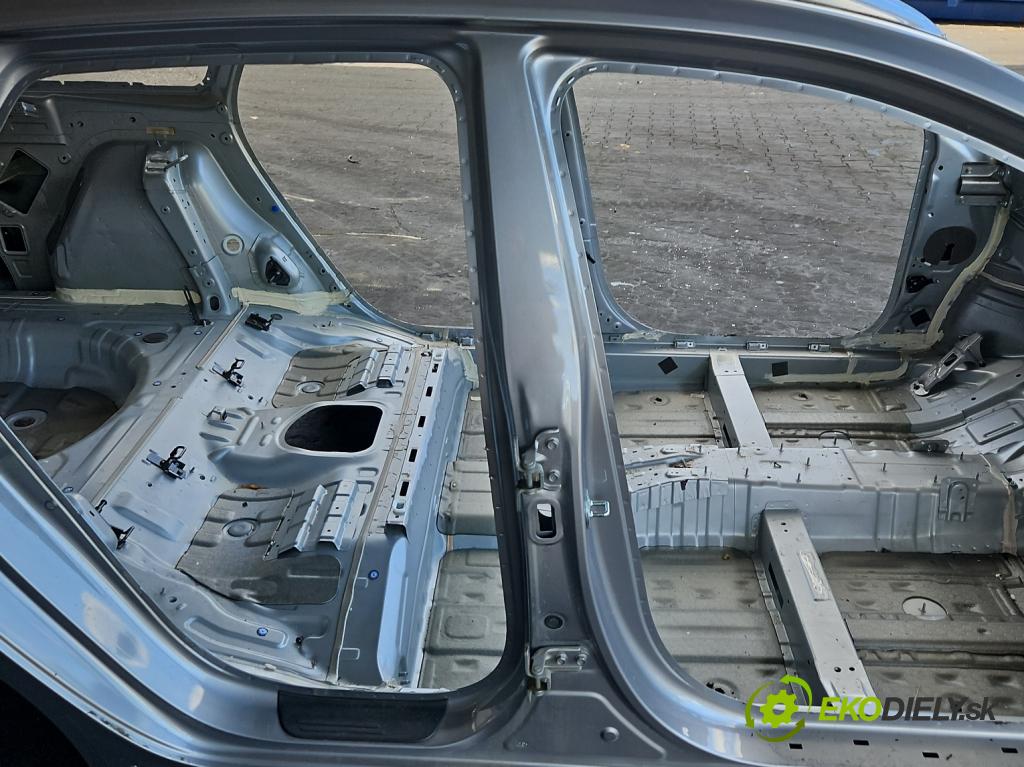 Hyundai I30 III 2016- 1.5 dpi 110 hp manual 80.9 kW 1498 cm3 5- práh pravý  (Karoserie ostatní)