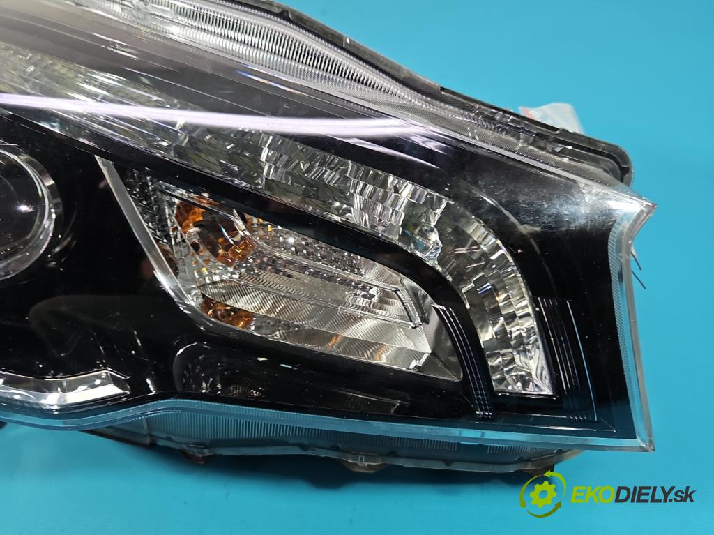Suzuki SX4 S-Cross 2013-2021 1.4 T 140 hp automatic 103 kW 1373 cm3 5- světlo pravý 100-18738 (Pravé přední světlo)