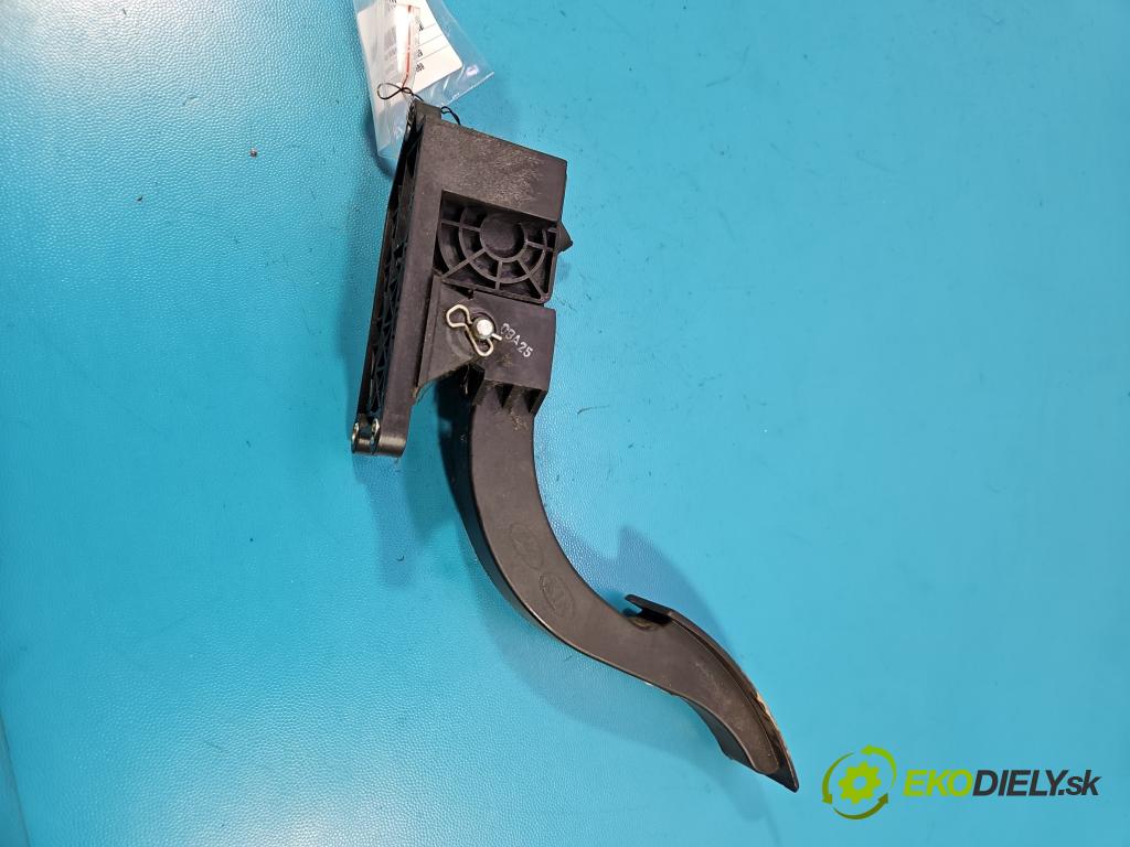 Kia Sorento I 2003-2009 3.3 V6 automatic 182 kW 3342 cm3 5- pedal plyn potenciometr: DA4D057-3E400