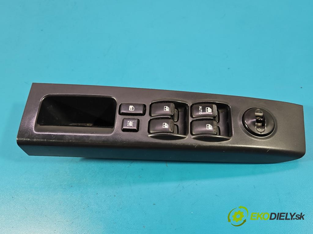 Kia Sorento I 2003-2009 3.3 V6 automatic 182 kW 3342 cm3 5- Přepínač oken zpětných zrcátek