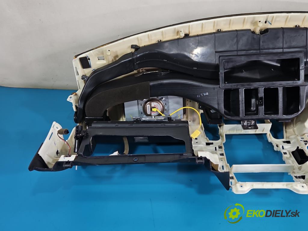 Kia Sorento I 2003-2009 3.3 V6 automatic 182 kW 3342 cm3 5- kokpit,přistrojova deska