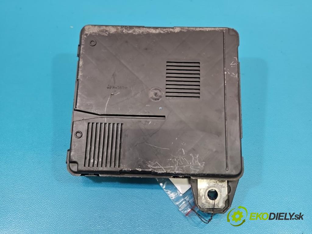 Renault Scenic II 2003-2009 1.6 16V 113 HP manual 83 kW 1598 cm3 5- riadiaca jednotka ostatné 8200306032A