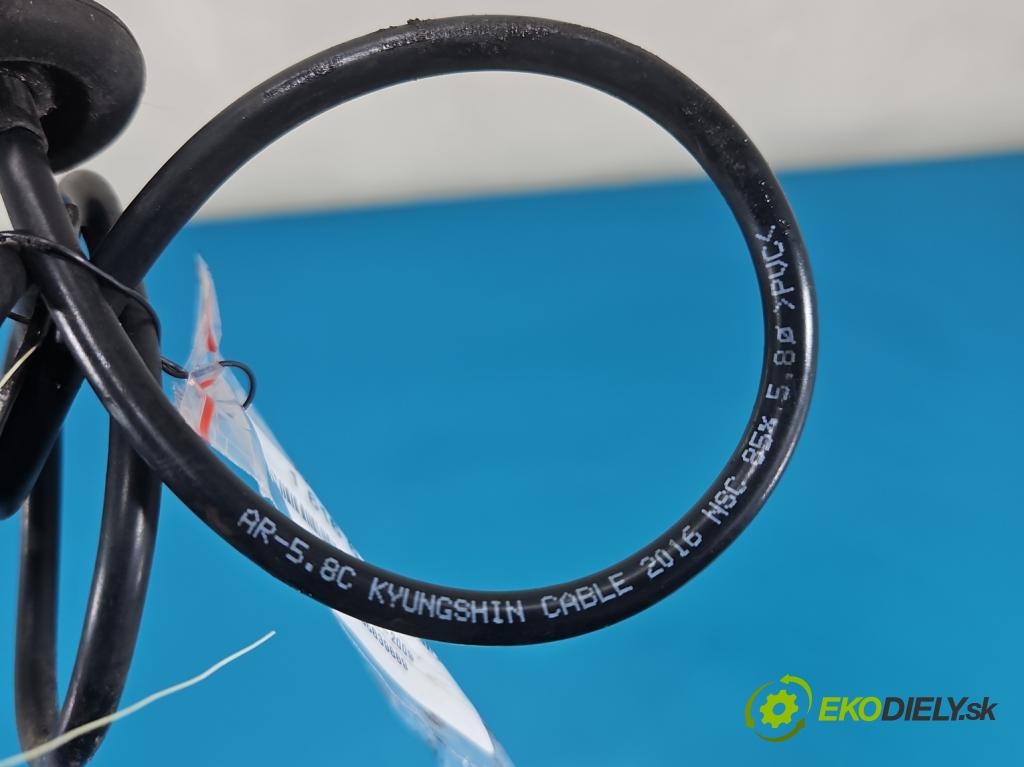 Kia Sorento I 2003-2009 3.3 V6 automatic 182 kW 3342 cm3 5- Antena