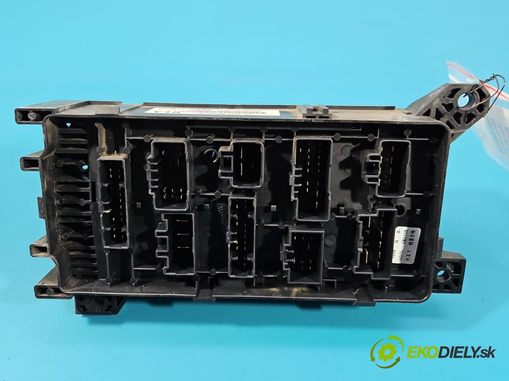 Kia Sorento I 2003-2009 3.3 V6 automatic 182 kW 3342 cm3 5- skrinka poistka 91161-3E080 (Poistková skrinka)
