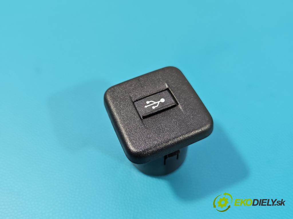 Suzuki SX4 S-Cross 2013-2021 1.4 T 140 hp automatic 103 kW 1373 cm3 5- zásuvka USB 