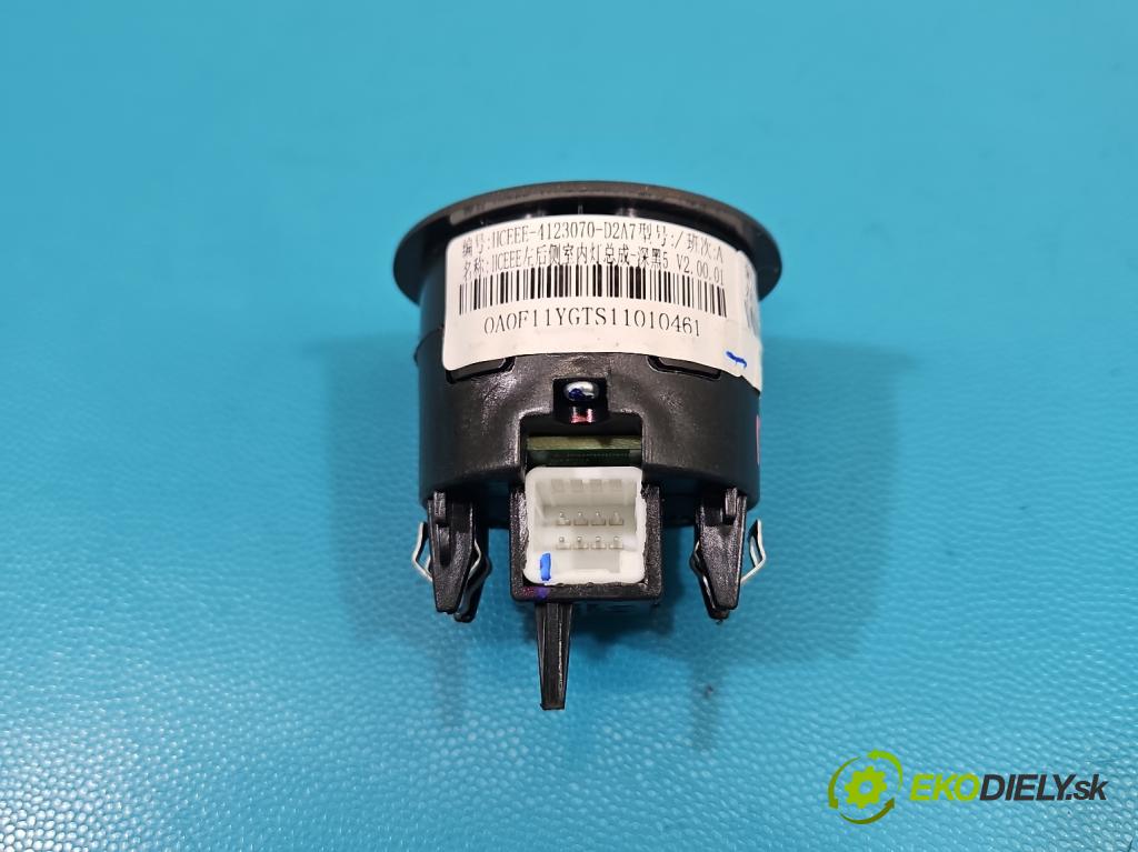 BYD ATTO 2  0.0 177 hp automatic 130 kW  5- světlo interiéru 4123070-D2A7