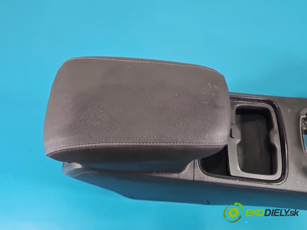 Opel Grandland 2017–2024 1.2 T 131 HP manual 96 kW 1199 cm3 5- operadlo 20050643 (Lakťová opierka)