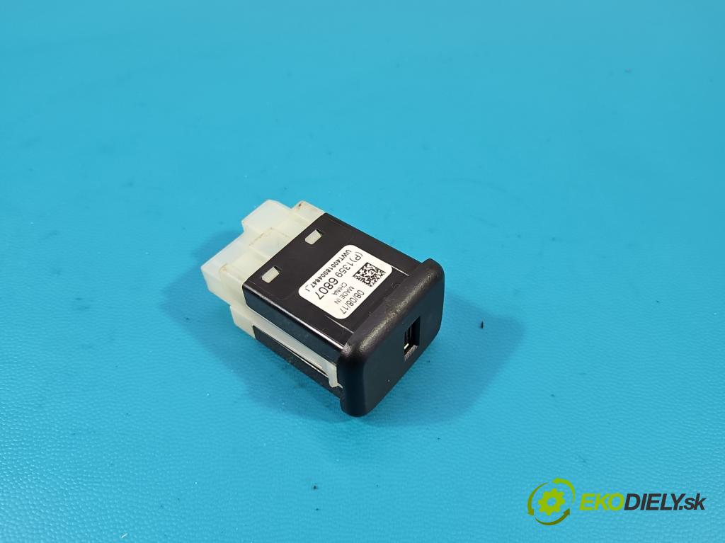 Opel Grandland 2017–2024 1.2 T 131 HP manual 96 kW 1199 cm3 5- zásuvka USB 13596807