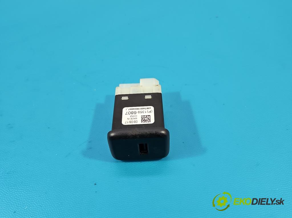 Opel Grandland 2017–2024 1.2 T 131 HP manual 96 kW 1199 cm3 5- zásuvka USB 13596807