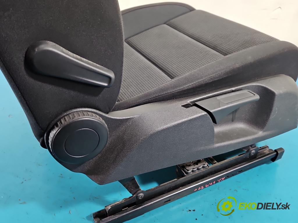 Vw Golf VI 2008-2013 1.6 tdi 105 HP manual 77 kW 1598 cm3 5- Sedačka pravý (Sedadlo)