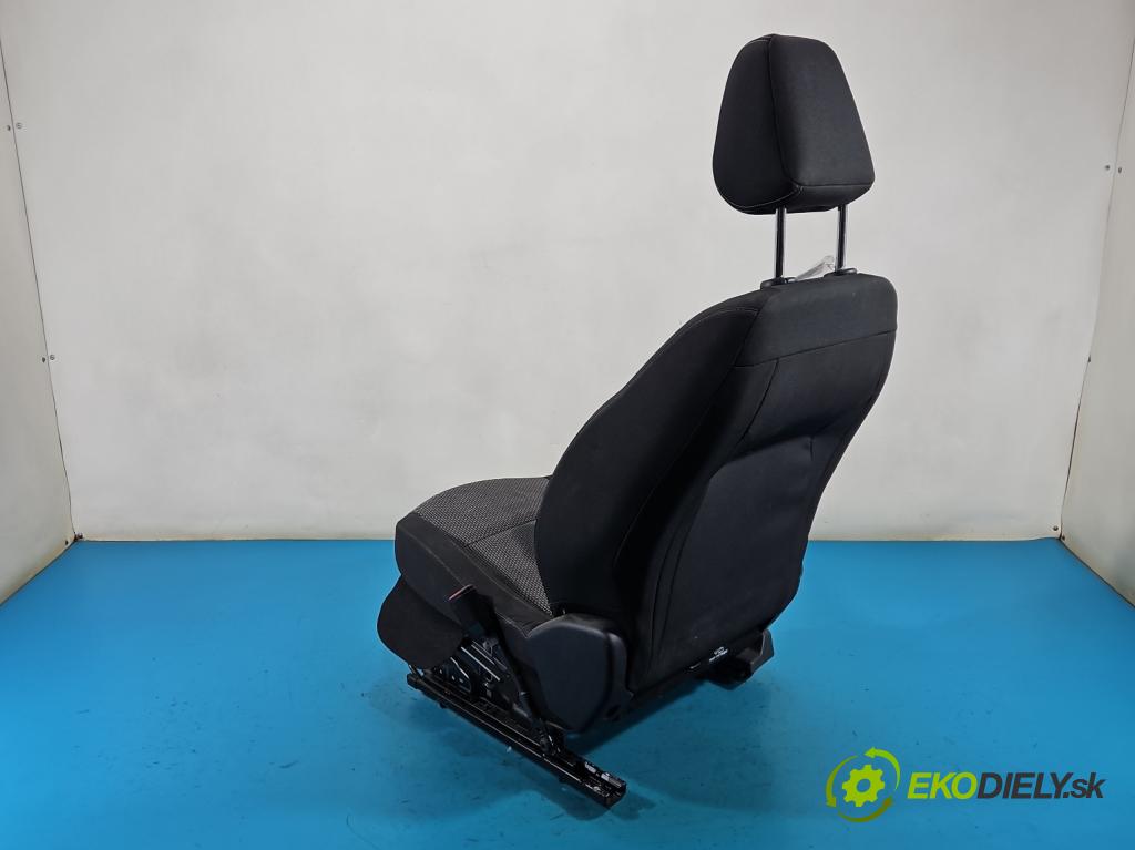 Opel Grandland 2017–2024 1.2 T 131 HP manual 96 kW 1199 cm3 5- Sedačka pravý (Sedadlo)
