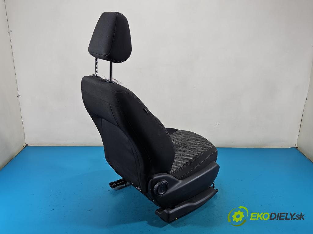 Opel Grandland 2017–2024 1.2 T 131 HP manual 96 kW 1199 cm3 5- Sedačka pravý (Sedadlo)