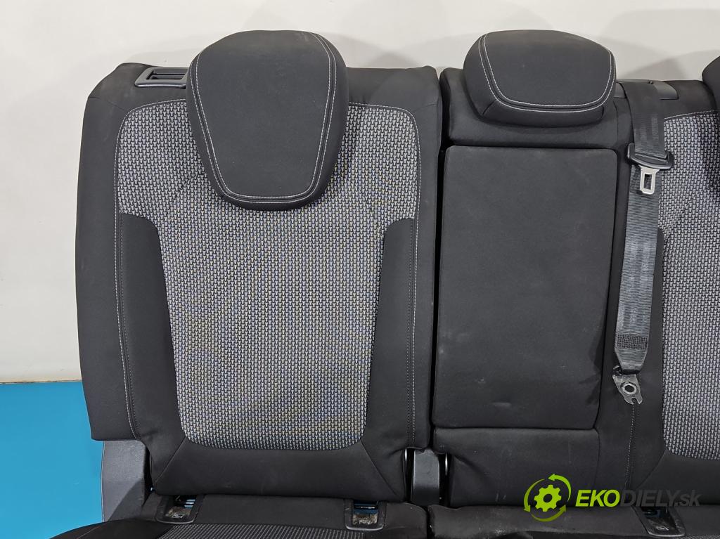 Opel Grandland 2017–2024 1.2 T 131 hp manual 96 kW 1199 cm3 5- Pohovka: zadní (Sedadlo)
