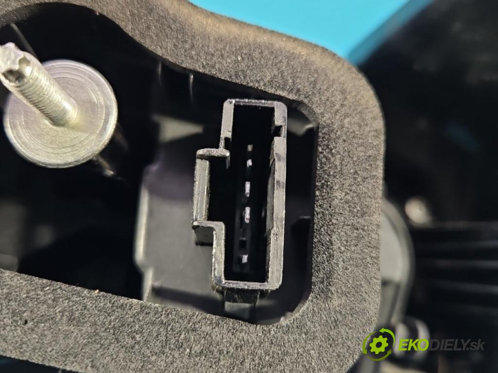 Opel Corsa F 2019- 1.2 12V 75 hp manual 55 kW 1199 cm3 5- světlo zadní pravé blatník: 9829317280