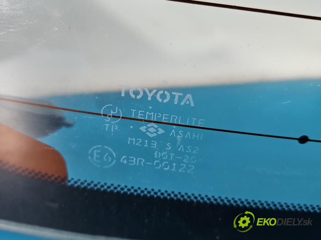 Toyota Yaris I 1999-2005 1.0 vvti 68 hp manual 50 kW 998 cm3 5- sklo zadní  (Zadní sklo)