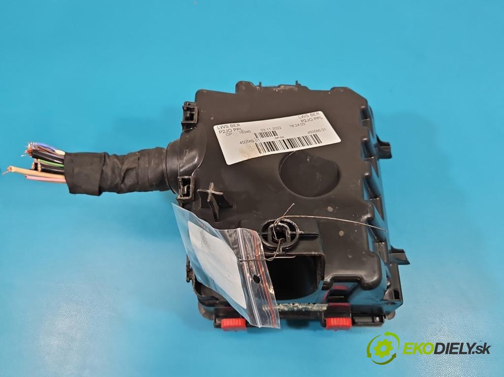 Opel Corsa F 2019- 1.2 12V 75 hp manual 55 kW 1199 cm3 5- skříňka pojistková 9824510780 (Pojistková skříňka)