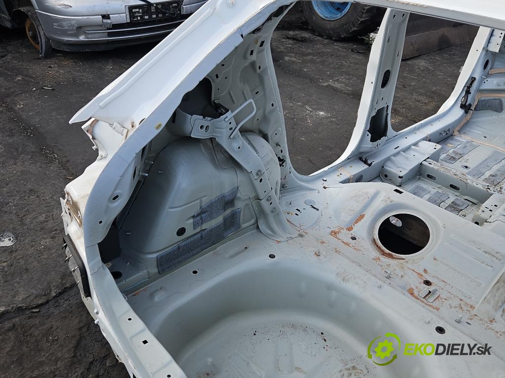 Opel Corsa F 2019- 1.2 12V 75 HP manual 55 kW 1199 cm3 5- blatník zadné ľavý