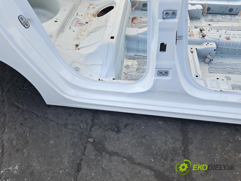Opel Corsa F 2019- 1.2 12V 75 hp manual 55 kW 1199 cm3 5- práh pravý (Karoserie ostatní)