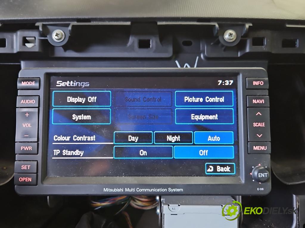 Mitsubishi Outlander II 2006-2013 2.2 DI-D 4N14 177 HP manual 130 kW 2268 cm3 5- Radio originál 261EM-07AIR5