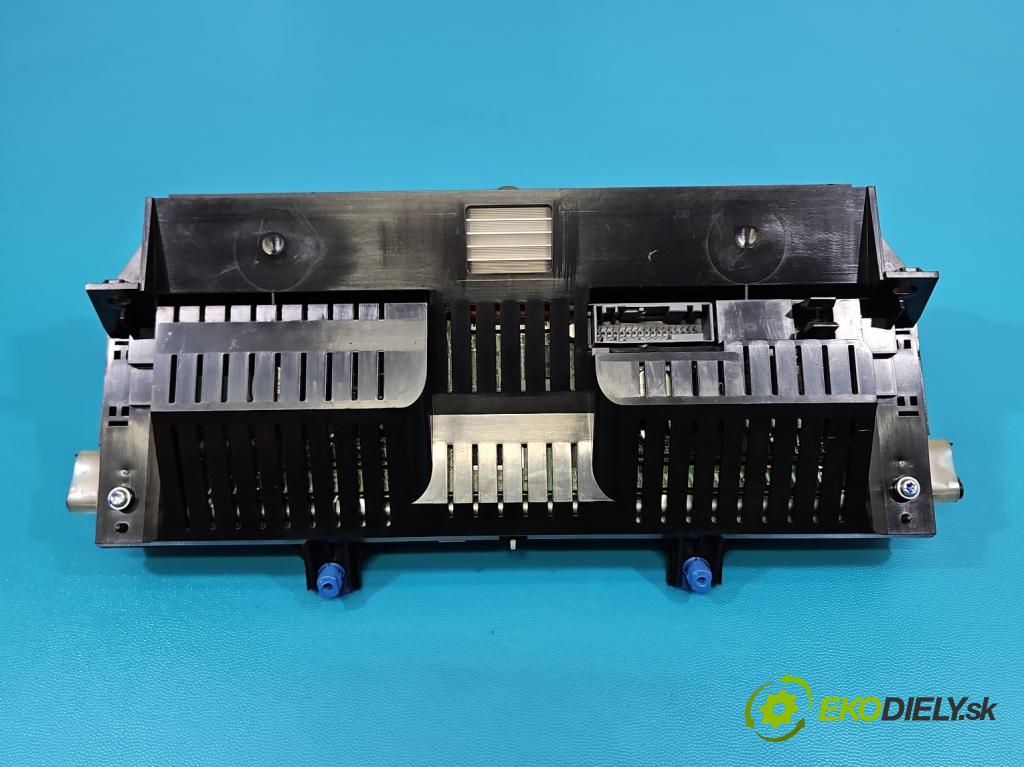 Land rover Range Rover III L322 2001-2012 4.4 V8 313 HP automatic 230 kW 4367 cm3 5- prístrojovka/ budíky AH42-10849-AM (Prístrojová doska)