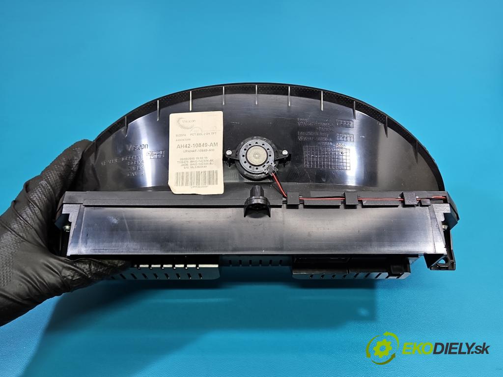 Land rover Range Rover III L322 2001-2012 4.4 V8 313 HP automatic 230 kW 4367 cm3 5- prístrojovka/ budíky AH42-10849-AM (Prístrojová doska)