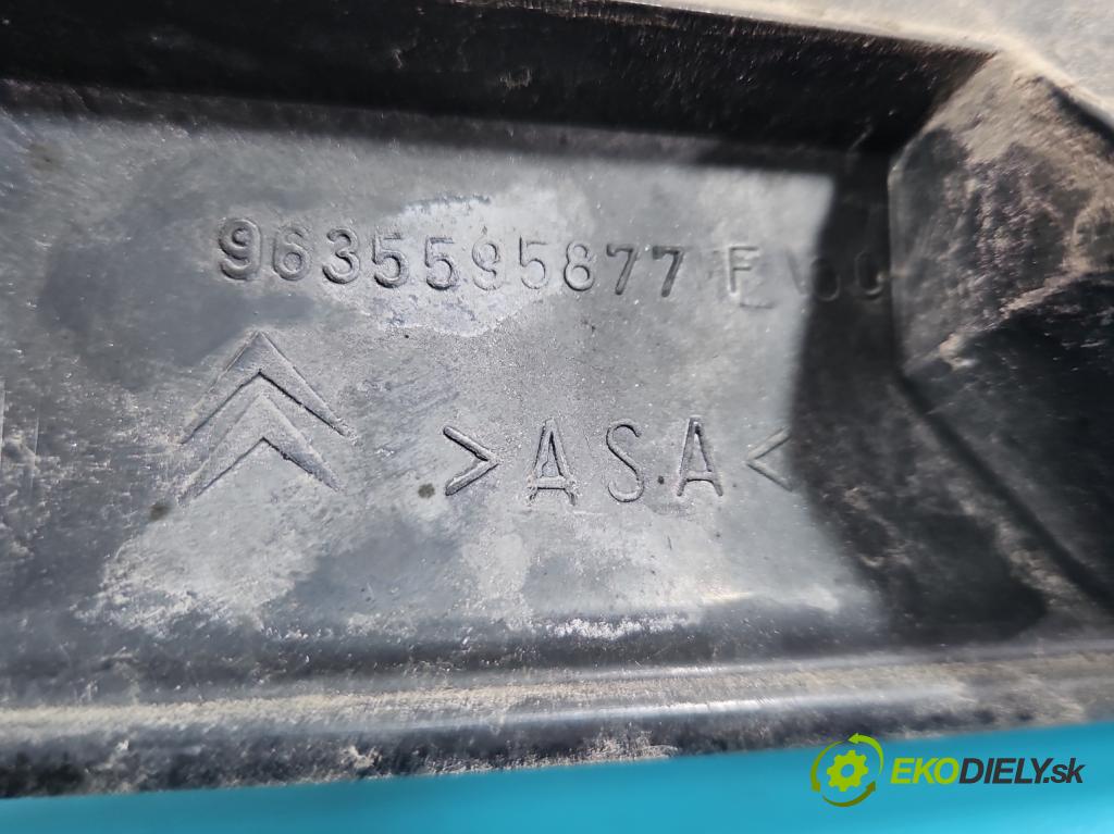 Citroen Xsara Picasso 2.0 hdi 90 HP manual 66 kW 1997 cm3 5- rukoväť kufrové dvere zadné 9635595877