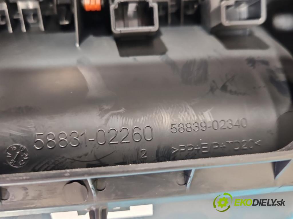 Toyota Corolla E21 2019- 1.6 16V 132 HP manual 97 kW 1598 cm3 4- operadlo (Lakťová opierka)