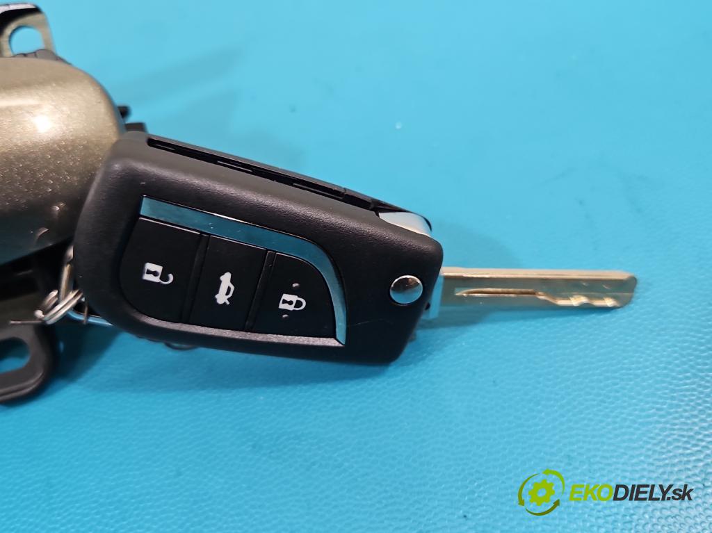 Toyota Corolla E21 2019- 1.6 16V 132 HP manual 97 kW 1598 cm3 4- rukoväť predné ľavé mimo: (Kľučka dverí vonkajšia predná ľavá)