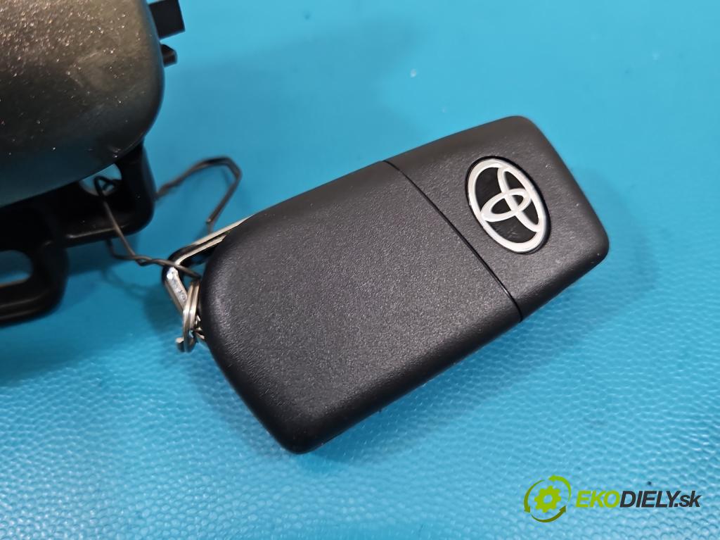Toyota Corolla E21 2019- 1.6 16V 132 HP manual 97 kW 1598 cm3 4- rukoväť predné ľavé mimo: (Kľučka dverí vonkajšia predná ľavá)