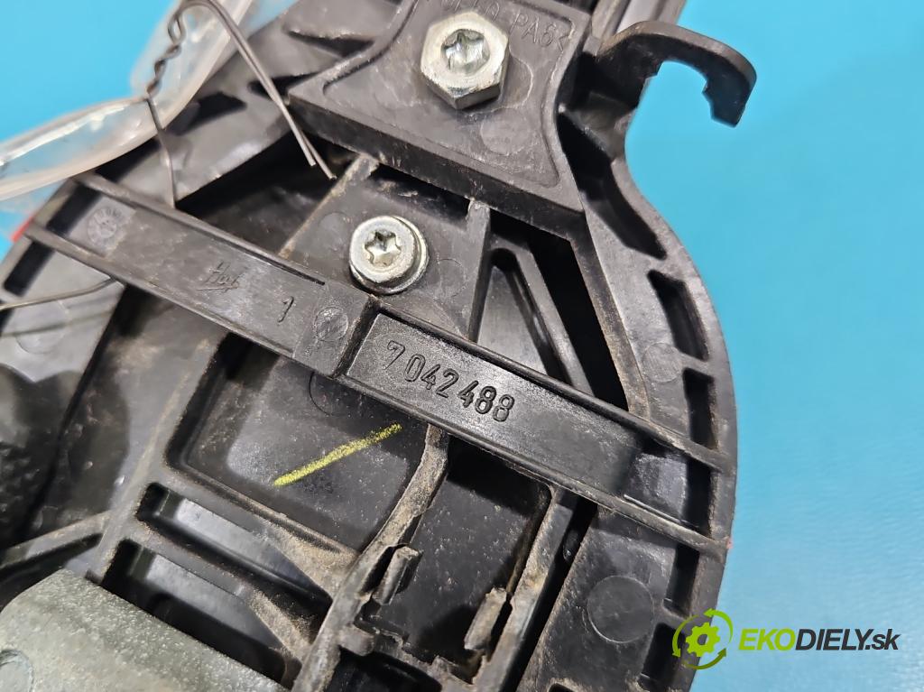 Land rover Range Rover III L322 2001-2012 4.4 V8 313 HP automatic 230 kW 4367 cm3 5- rukoväť predné ľavé mimo:  (Kľučka dverí vonkajšia predná ľavá)