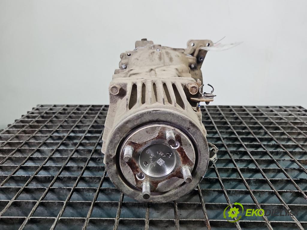 Mitsubishi Outlander II 2006-2013 2.2 DI-D 177 HP manual 130 kW 2268 cm3 5- Most: zadní: