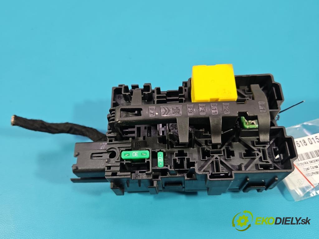 Opel Corsa F 2019- 1.2 12V 75 HP manual 55 kW 1199 cm3 5- skrinka poistka (Poistková skrinka)