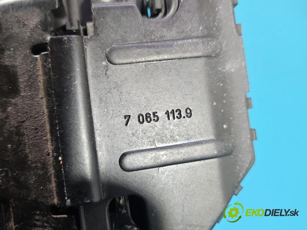 Land rover Range Rover III L322 2001-2012 4.4 V8 313 HP automatic 230 kW 4367 cm3 5- zámok kufrové dvere zadné 100227
