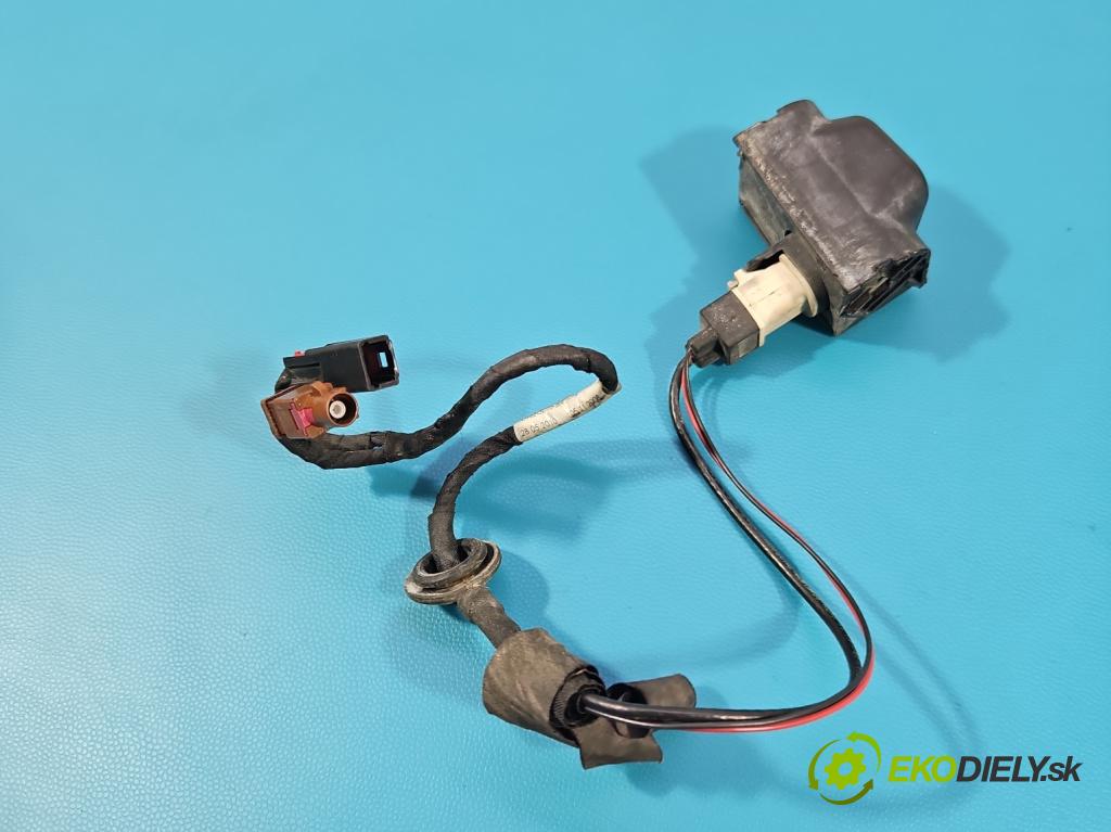 Land rover Range Rover III L322 2001-2012 4.4 V8 313 hp automatic 230 kW 4367 cm3 5- Kamera cúvaní AH42-3015-BA