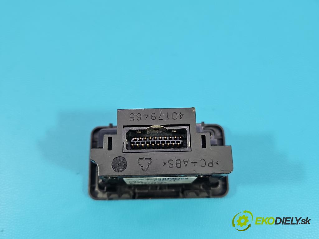 Land rover Range Rover III L322 2001-2012 4.4 V8 313 HP automatic 230 kW 4367 cm3 5- zásuvka USB AH22-19C166-ZZ