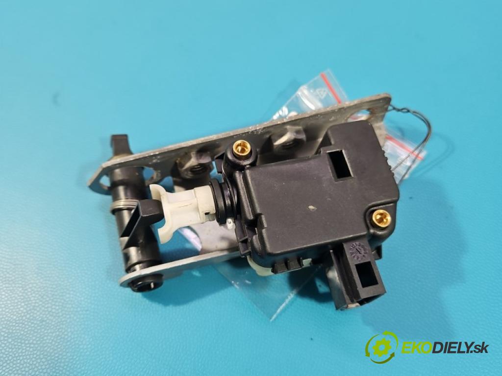 Land rover Range Rover III L322 2001-2012 4.4 V8 313 HP automatic 230 kW 4367 cm3 5- zámok kufrové dvere zadné 51247016050