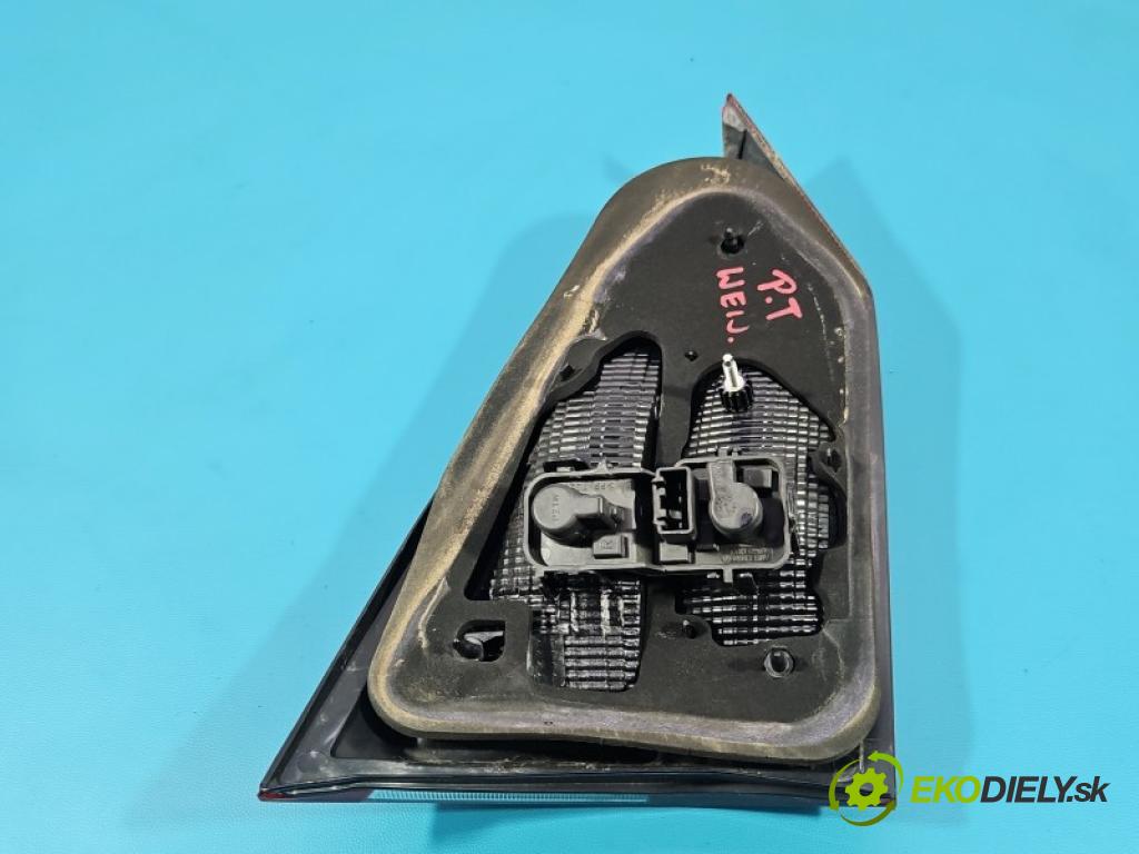 Ford C-Max II 2010-2019 2.0 tdci 150 HP manual 110 kW 1997 cm3 5- svetlo / reflektor zadné pravé kufrové dvere