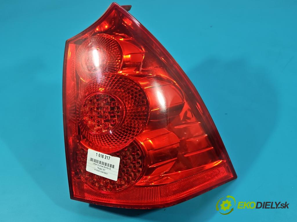 Peugeot 307 1.6 16V 109 HP manual 80 kW 1587 cm3 5- svetlo / reflektor zadné pravé blatník 