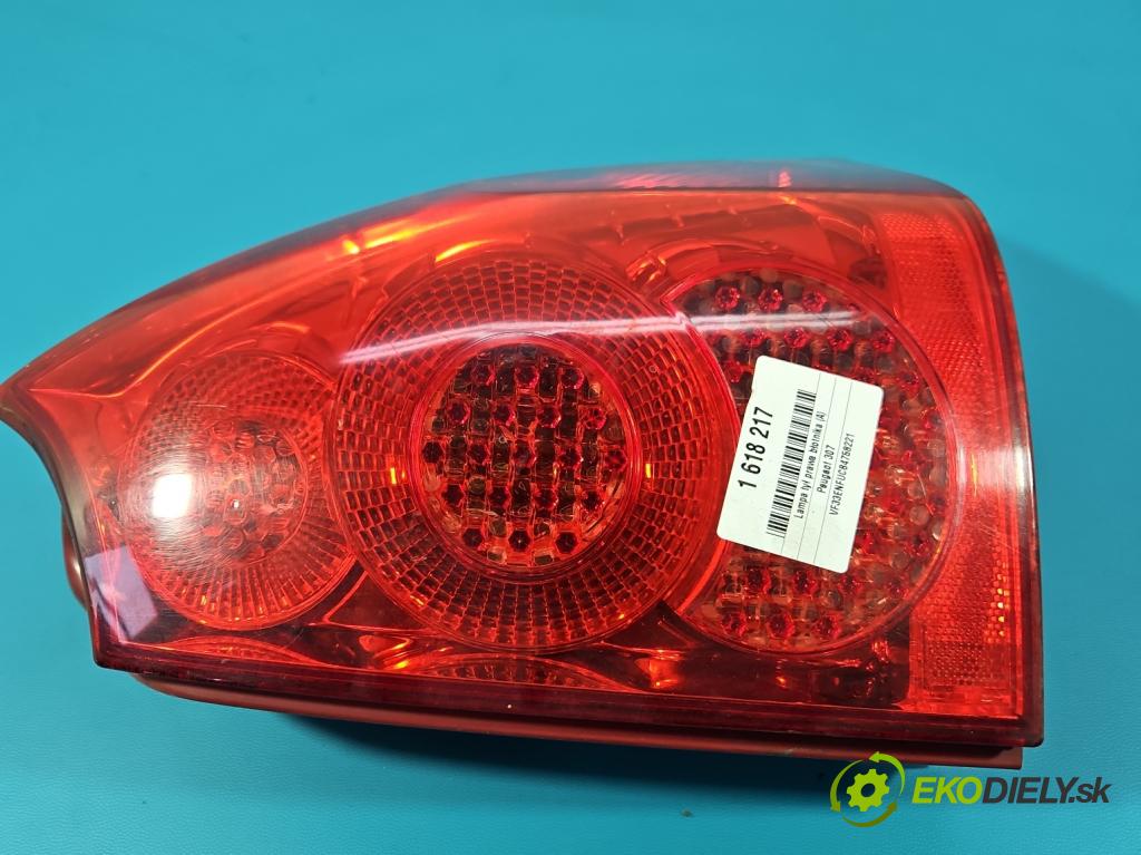 Peugeot 307 1.6 16V 109 HP manual 80 kW 1587 cm3 5- svetlo / reflektor zadné pravé blatník