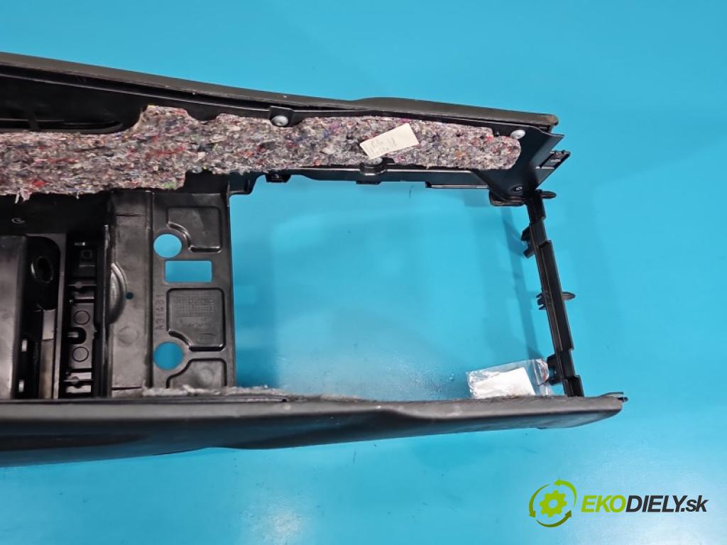 Land rover Range Rover III L322 2001-2012 4.4 V8 313 HP automatic 230 kW 4367 cm3 5- operadlo P105974 (Lakťová opierka)