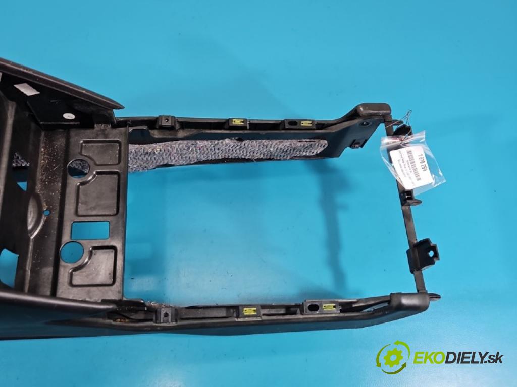 Land rover Range Rover III L322 2001-2012 4.4 V8 313 HP automatic 230 kW 4367 cm3 5- operadlo P105974 (Lakťová opierka)