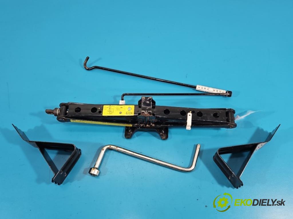 Land rover Range Rover III L322 2001-2012 4.4 V8 313 hp automatic 230 kW 4367 cm3 5- mechanismus stahování automobilový 6753664