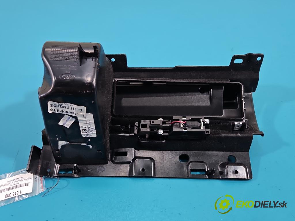 Land rover Range Rover III L322 2001-2012 4.4 V8 313 HP automatic 230 kW 4367 cm3 5- kastlík