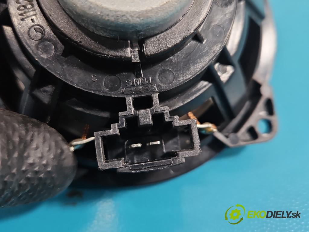 Land rover Range Rover III L322 2001-2012 4.4 V8 313 hp automatic 230 kW 4367 cm3 5- Mluvčí: 5H22-18808-FA