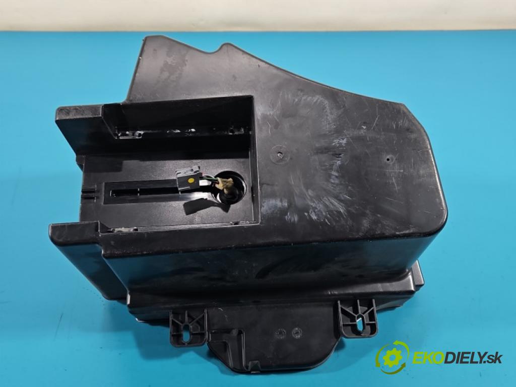 Land rover Range Rover III L322 2001-2012 4.4 V8 313 hp automatic 230 kW 4367 cm3 5- Subwoofer: XH42-18808-AB (Audio zařízení)