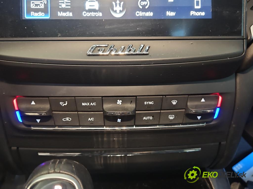 Maserati Ghibli 2013- 3.0 V6 automatic 257 kW 2979 cm3 4- palubní deska panel topení 670123508