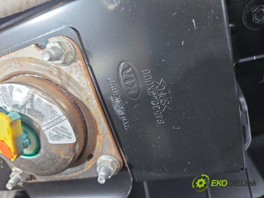 Kia Ceed II 2012-2018 1.6 crdi 128 hp manual 94 kW 1582 cm3 5- kokpit,přistrojova deska