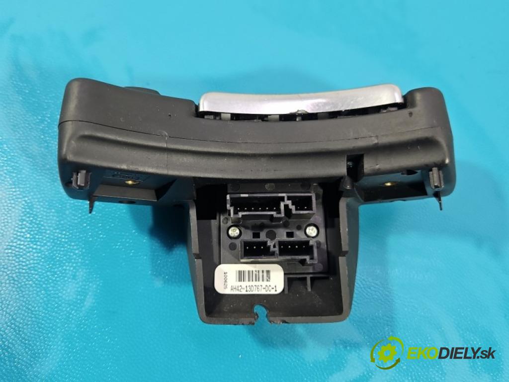 Land rover Range Rover III L322 2001-2012 4.4 V8 313 hp automatic 230 kW 4367 cm3 5- Přepínač multifunkční: řízení: AH42-13D767-DC-1 (Páčky pod volantem)