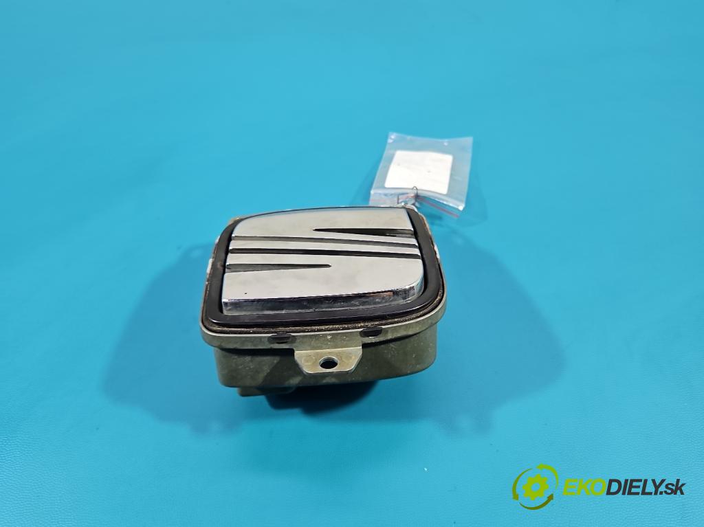Seat Altea 1.6 8V 102 HP manual 75 kW 1595 cm3 5- rukoväť kufrové dvere zadné 5P0827565C