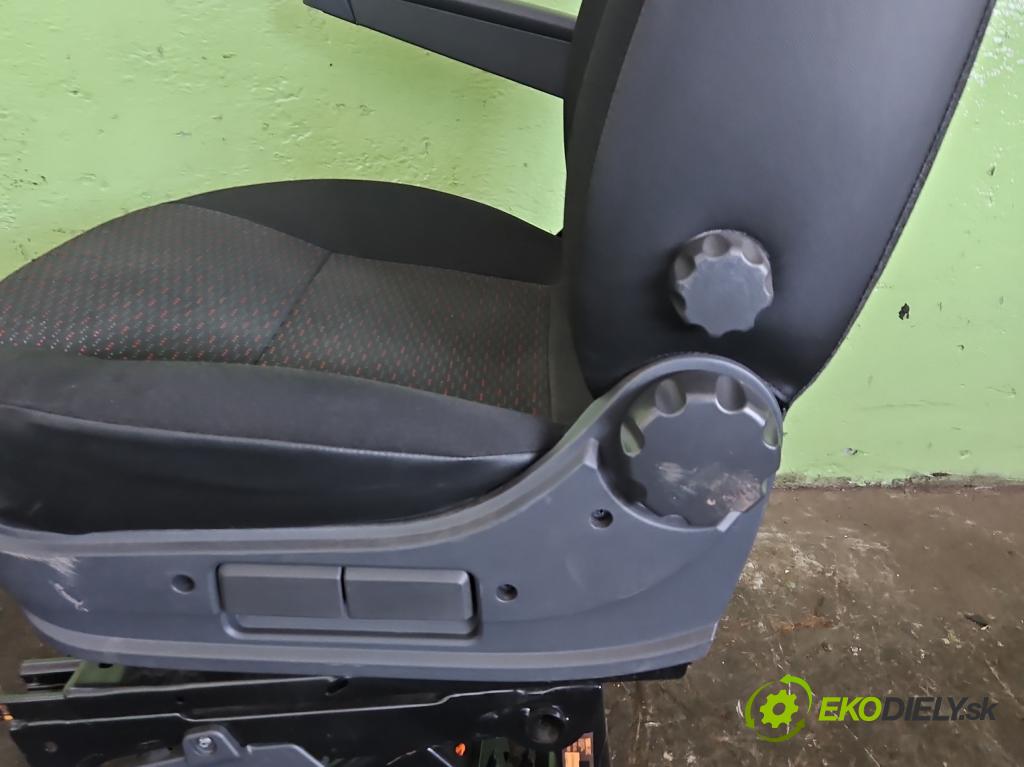 Opel Movano IV 2021- 2.2 cdti 165 HP manual 121 kW 2179 cm3 5- Sedačka ľavý (Sedadlo)